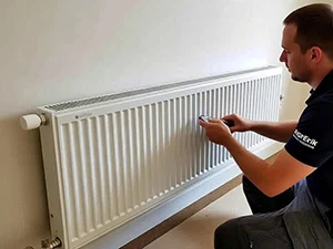 Монтаж стального панельного радиатора в Краснодаре